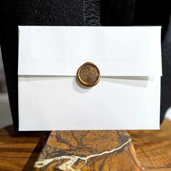 10 Premade Half Wax Seal Envelope Authentic Hand-Poured Adhesive Gold Foil 5x7 - Picture 1 of 5